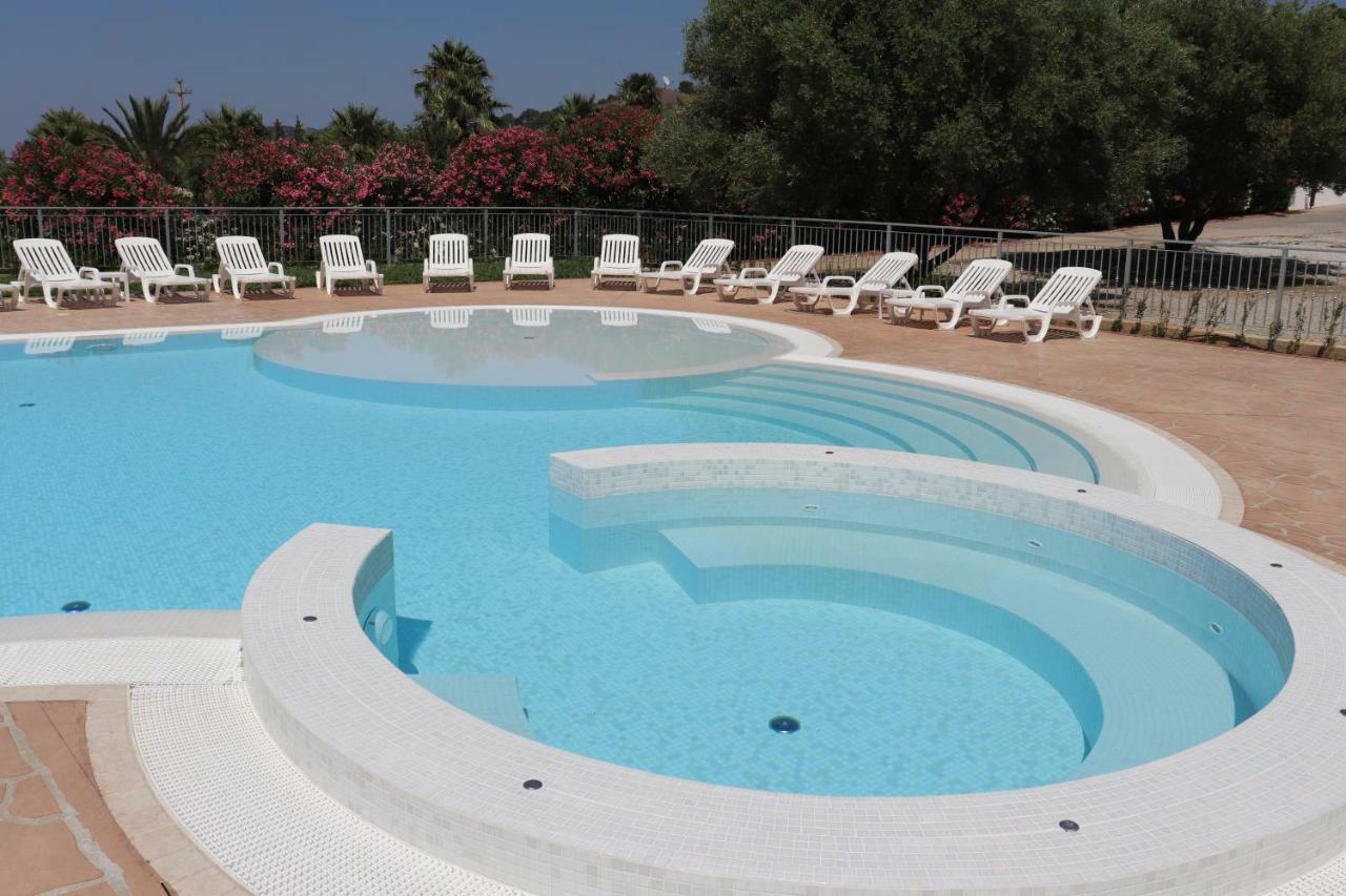 Happy Days Aparthotel Capo Vaticano Exterior photo